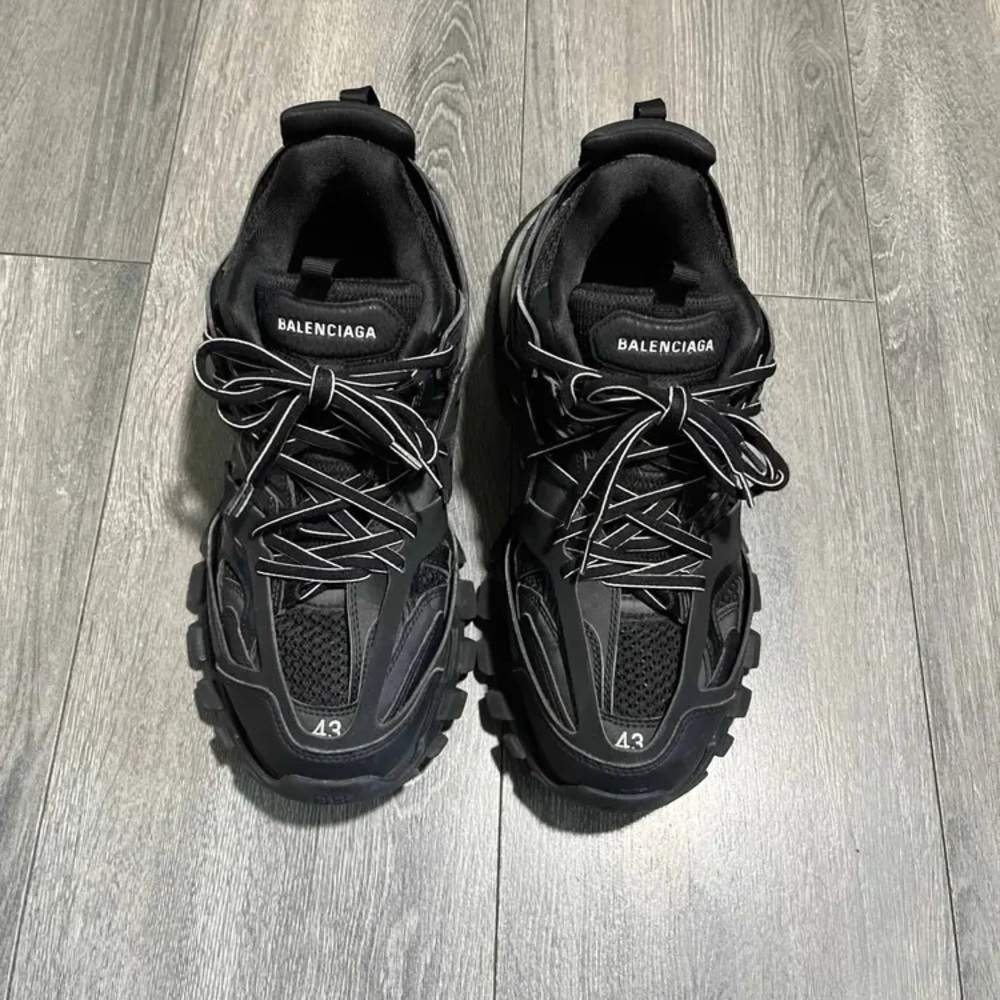 Balenciaga Men's Black Sneakers - Picture 2 of 4